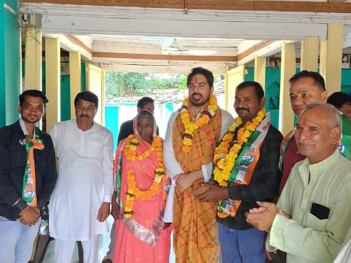 MP Election 2023: सीएम शिवराज के गढ़ में कांग्रेस ने लगाई सेंध, विक्रम मस्ताल ने कई नेताओं को पार्टी में कराया शामिल MP Assembly Election 2023 many leaders Joined Congress in Budhni Vikram Mastal target BJP ann MP Election 2023: सीएम शिवराज के गढ़ में कांग्रेस ने लगाई सेंध, विक्रम मस्ताल ने कई नेताओं को पार्टी में कराया शामिल