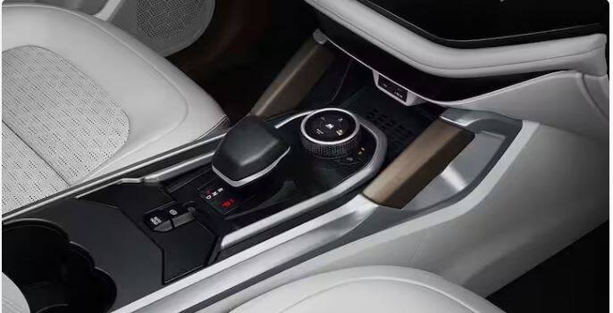 ਸਫਾਰੀ ਦੀ ਕੀਮਤ 16.19 ਲੱਖ ਰੁਪਏ ਤੋਂ ਸ਼ੁਰੂ ਹੁੰਦੀ ਹੈ ਅਤੇ 25.49 ਲੱਖ ਰੁਪਏ (ਐਕਸ-ਸ਼ੋਰੂਮ) ਤੱਕ ਜਾਂਦੀ ਹੈ।