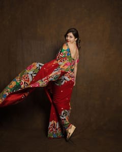 Mehreen Pirzada Photos: పూల డ్రెస్సులో హనీ ఎంత బావుందో!