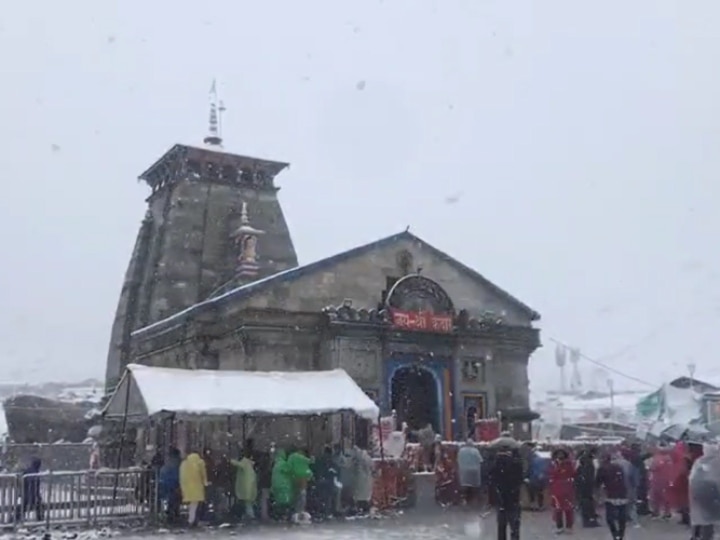 Kedarnath: एक्ट्रेस जैकलीन फर्नांडीज बर्फबारी के बीच पहुंचीं केदारनाथ, श्रद्धालुओं ने रचा नया कीर्तिमान