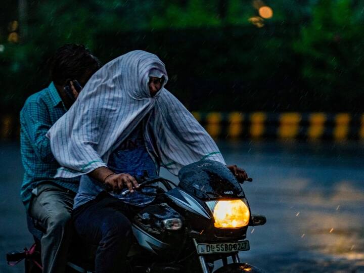 Delhiite got relief from suffocating air temperature dropped by 3 degrees After rain  Weather Update Today: दिल्ली में बारिश के बाद दमघोटूं हवा से राहत, 3 डिग्री गिरा तापमान, जानें आज कैसा रहेगा मौसम 