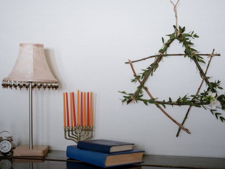 अगर किसी यहूदी को रोजगार से लेकर अपने बच्चे के शिक्षा के लिए मदद की जरूरत होती है तो उसे इस सेंटर में मिलता है.