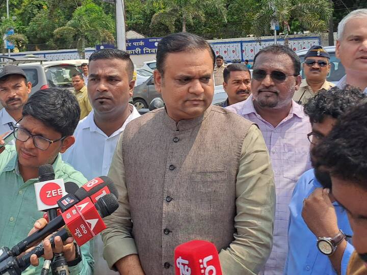 Maharashtra: शिवसेना विधायकों के खिलाफ अयोग्यता याचिकाओं पर खुलकर बोले राहुल नार्वेकर, संजय राउत पर भी कसा तंज Maharashtra Shiv Sena MLA Disqualification Case Rahul Narwekar reaction attacked Uddhav Thackeray MP Sanjay Raut Maharashtra: शिवसेना विधायकों के खिलाफ अयोग्यता याचिकाओं पर खुलकर बोले राहुल नार्वेकर, संजय राउत पर भी कसा तंज