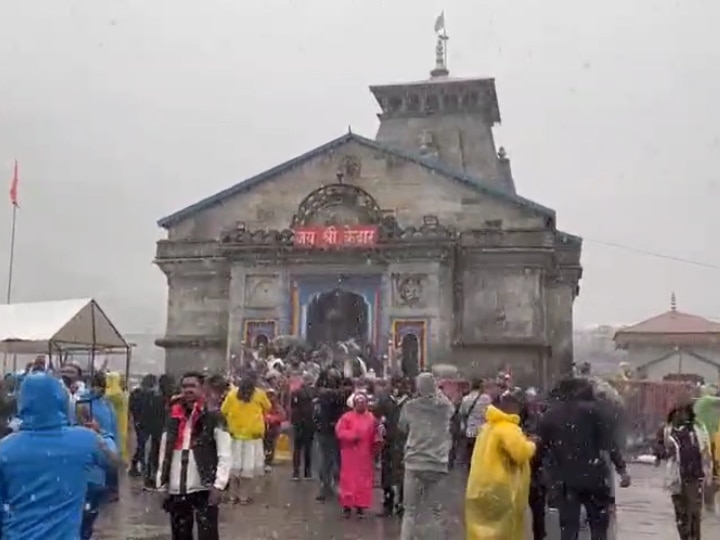 Kedarnath: एक्ट्रेस जैकलीन फर्नांडीज बर्फबारी के बीच पहुंचीं केदारनाथ, श्रद्धालुओं ने रचा नया कीर्तिमान