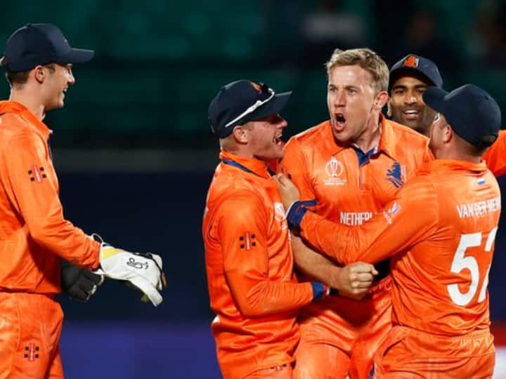 SA vs NED: साउथ अफ्रीका एक बार फिर फिसड्डी साबित हुई, नीदरलैंड्स से हारी तो खूब उड़ा मजाक, देखें टॉप-10 SA vs NED: साउथ अफ्रीका एक बार फिर फिसड्डी साबित हुई, नीदरलैंड्स से हारी तो खूब उड़ा मजाक, देखें टॉप-10