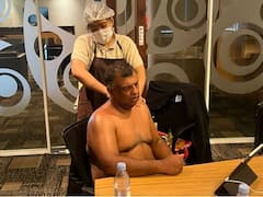 షర్ట్ లేకుండా వర్చువల్ మీటింగ్‌లో మసాజ్ చేయించుకున్న సీఈఓ, ఏకిపారిసిన నెటిజన్లు