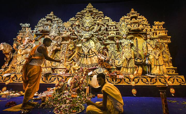 কাশীর প্রচলিত প্রবাদ অনুযায়ী, দেবী চণ্ডঘণ্টার পূজা করে তাঁকে প্রসন্ন করতে পারলে যমঘণ্টার (যমের বাহন মহিষের গলায় বাঁধা ঘণ্টা) ধ্বনি পূজককে আর ভয় দেখাতে পারে না। দেবীর কৃপায় মহাপাতকীও পাপ থেকে উদ্ধার পান।