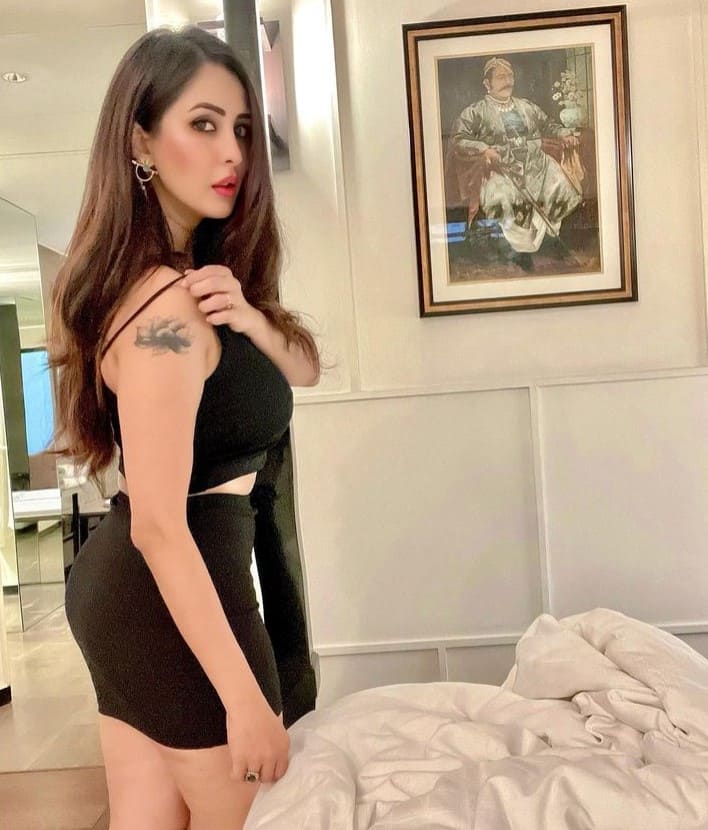 હાલમાં અભિનેત્રી ચાહતની બ્લેક લૂકની તસવીરો વાયરલ થઈ રહી છે.