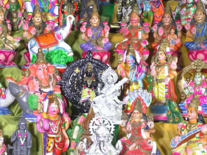 Navratri 2023: நவராத்திரி 2ஆம் நாள்:  லட்சுமி அலங்காரத்தில் காட்சியளித்த கரூர் மாரியம்மன்