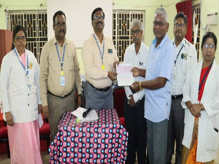 Thanjavur News Woman Who Gave Birth On Normal Delivery Offered Donation to Govt Hospital after 42 Years- TNN மறக்குமா அந்த நாள்... மறக்காமல் 42 ஆண்டுக்கு பிறகு சுகப்பிரசவம் பார்த்த அரசு மருத்துவமனைக்கு நன்கொடை வழங்கிய பெண்