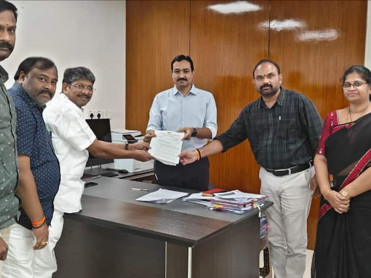 Andhra Pradesh Revenue Services Association Meeting Chief Electoral Officer Andhra Pradesh: పండగ రోజు సెలవు ఇవ్వండి - ఎన్నికల అధికారిని కలిసిన ఏ‌పీ రెవెన్యూ సర్వీసెస్ అసోసియేషన్