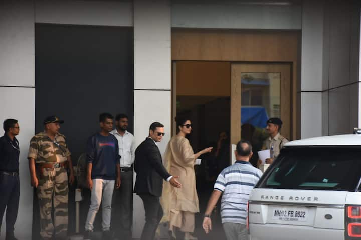 કેટરિના કૈફ પણ મુંબઇ એરપોર્ટ પર સ્પોર્ટ થઇ હતી.