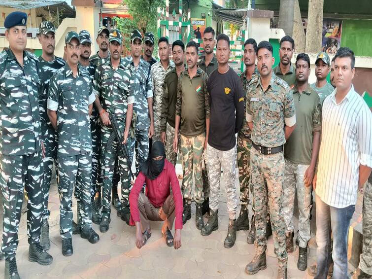 maoist arrested in gadchiroli by crpf and gadchiroli police at gadchiroli forest Maharashtra Gadchiroli News : नक्षलवाद्यांना धक्का! बक्षीस जाहीर झालेला माओवादी अटकेत; गडचिरोली पोलीस आणि  सीआरपीएफची संयुक्त कारवाई