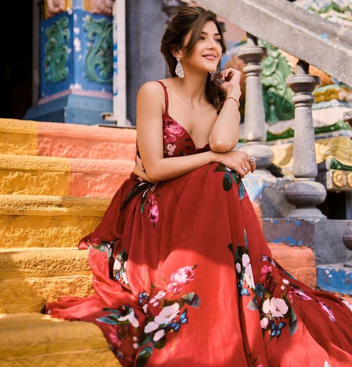 అవకాశాలైతే వస్తున్నాయి కానీ స్టార్ హీరోయిన్ స్టేటస్ మాత్రం దక్కించుకోలేకపోతోంది మెహ్రీన్.సోషల్ మీడియాలో యాక్టివ్ గా ఉండే మెహ్రీన్ రీసెంట్ గా షేర్ చేసిన ఫొటోస్ ఇవి..