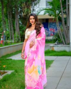 Vishnu Priya Pictures : శారీలో యాంకర్ విష్ణుప్రియ - అందాల బొమ్మ కనువిందు