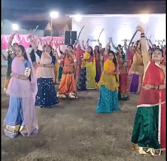 Talvar Garba: ક્ષત્રિય બહેનોએ રણજીત વિલાસ પેલેસમાં રમ્યા તલવાર ગરબા, સાથે તલવારબાજીના કરતબ પણ....