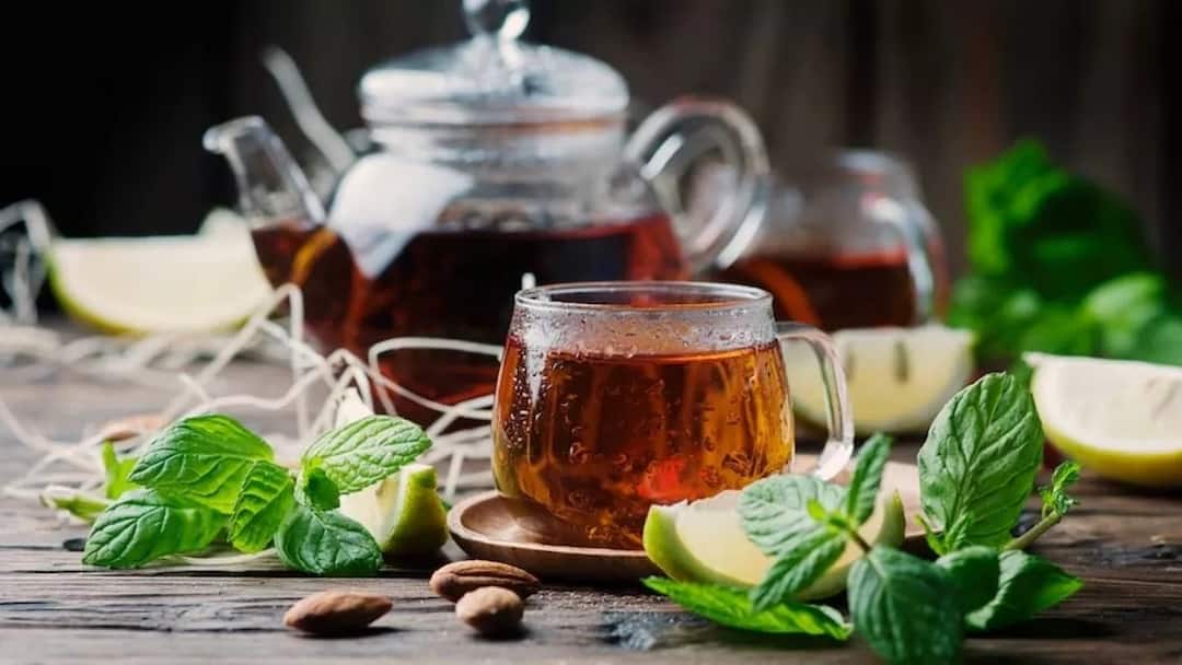 Health Tips : दिवसाची सुरुवात 'या' हर्बल टी ने करा; तुम्ही दिवसभर उत्साही राहालच पण अनेक आजारही होतील दूर Health Tips start your day with this herbal tea to stay healthy marathi news Health Tips : दिवसाची सुरुवात 'या' हर्बल टी ने करा; तुम्ही दिवसभर उत्साही राहालच पण अनेक आजारही होतील दूर