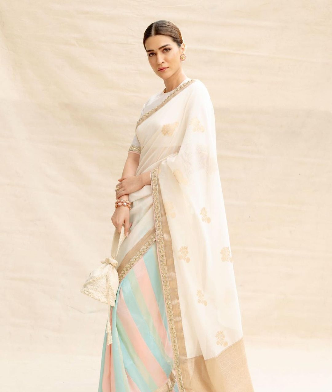 7 Times Kriti Sanon's Ethnic Game Was Strong In Elegant Sarees