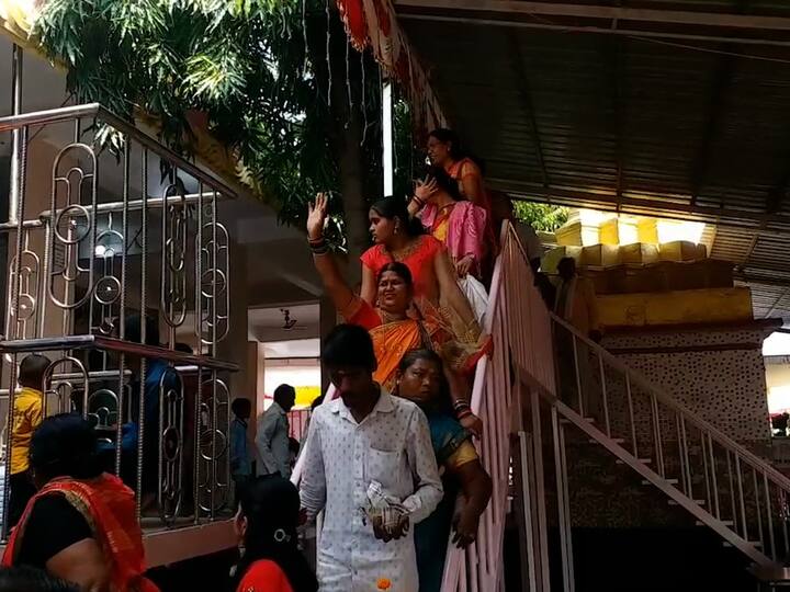 यादवांचा सरदार शंभुनाथ माळी यांच्यासोबत रत्नाचा विवाह झाला. विवाहानंतर भल्या पहाटे रत्ना महादेवाच्या पूजेसाठी येत असताना शंभुनाथ यांनी तिचा पाठलाग केला