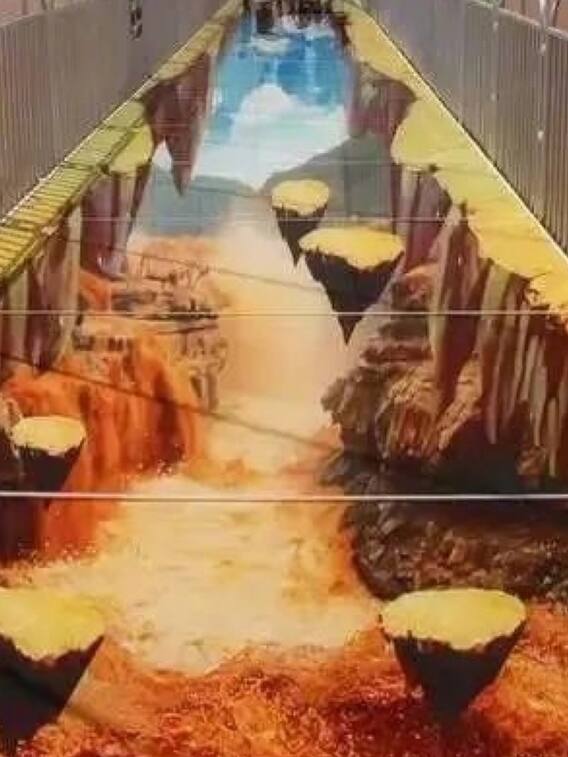 ग्लास ब्रिज या टूटा हुआ है पुल, 10 सेकंड में क्या बता पाएंगे?