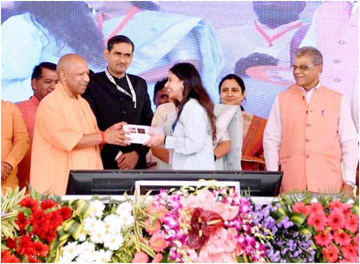 UP News Chief Minister Yogi Adityanath gifts projects worth Rs 632 crore to Bulandshahr News ANN UP News: सीएम योगी ने बुलंदशहर को दी 632 करोड़ की परियोजनाओं की सौगात, नारी शक्ति वंदन महिला सम्मेलन में हुए शामिल