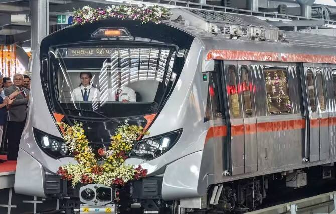 Ahmedabad Metro will run till 2 am during Navratri trains will be available every 20 minutes Ahmedabad: નવરાત્રિ દરમિયાન રાત્રે 2 વાગ્યા સુધી દોડશે મેટ્રો, દર 20 મિનિટે મળશે ટ્રેન