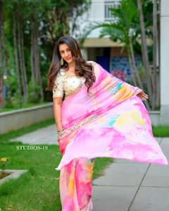 Vishnu Priya Pictures : శారీలో యాంకర్ విష్ణుప్రియ - అందాల బొమ్మ కనువిందు