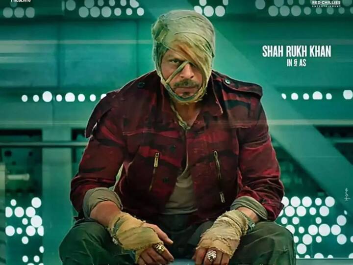 जवान या सिनेमात शाहरुख खान दुहेरी भूमिकेत झळकत आहे.