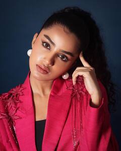 పింక్ సూట్ లో అనుపమ అందాలు - చూస్తే తట్టుకోలేరు!