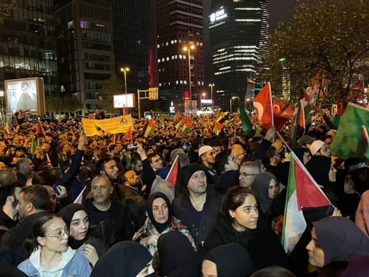 Hundreds of people gather to protest against Israeli airstrike on Al-Ahli Baptist Hospital in Gaza on Tuesday as Israeli attacks continue on its eleventh day, in front of Consulate General of Israel in Istanbul, Turkiye. (Photo: Getty)
