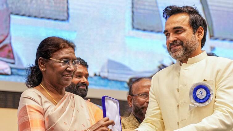 Pankaj Tripathi: Actor Pankaj Tripathi won Best Supporting Actor for Mimi, know what he said after receiving this award Pankaj Tripathi: জাতীয় সম্মান প্রয়াত বাবাকে উৎসর্গ করলেন পঙ্কজ, কী বললেন আগামী ছবি নিয়ে?