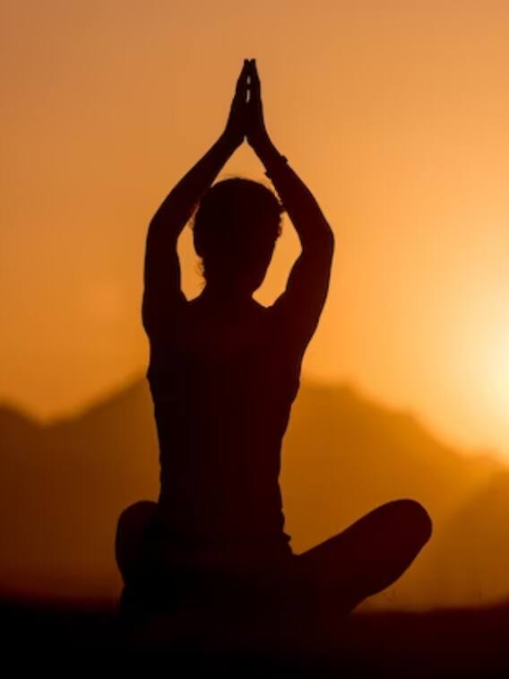 मानसिक स्वास्थ्य के लिए सूर्य नमस्कार है सबसे जरूरी