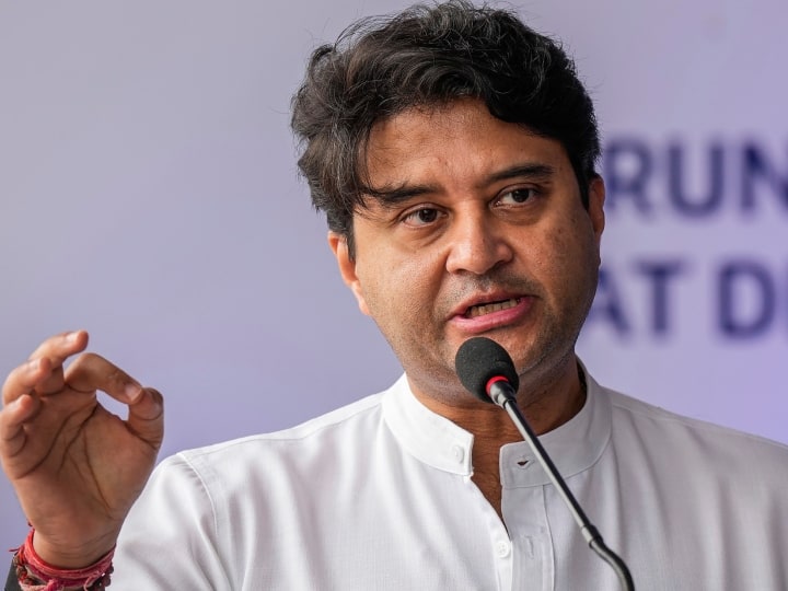 MP Election 2023: कमलनाथ और दिग्विजय सिंह के बयान पर ज्योतिरादित्य सिंधिया का तंज, 'ऐसी बात कर रहे हैं तो सत्ता...'