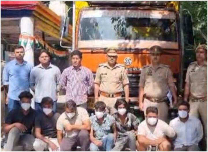 Seven accused of theft in a textile warehouse in Noida arrested by police UP News ANN Noida: गोदाम से 60 लाख का कपड़ा उड़ा ले गए चोर, पुलिस ने 24 घंटे में किया चोरी का खुलासा