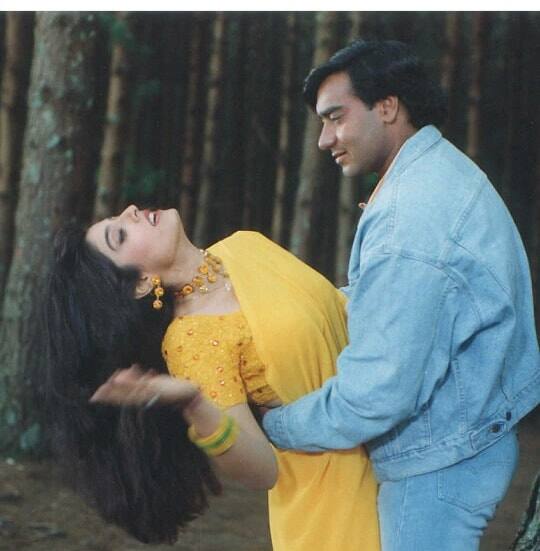 कहा जाता है कि जब रवीना टंडन अपने करियर के टॉप पर थी तो वो एक्टर अजय देवगन के प्यार में पड़ गई. वहीं अजय भी एक्ट्रेस से बेइंतहा मोहब्बत करन लगे थे. लेकिन फिर एक दिन इनकी प्यार में एक ऐसा मोड़ आया कि रवीना ने खुद की जान देने की कोशिश की. जानिए क्या है पूरा किस्सा....