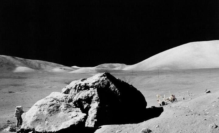 কিন্তু চাঁদের মাটিতে রাস্তা তৈরির কাজ সহজ নয় মোটেই। তাই কোদাল, শাবল নিয়ে নেমে পরার পরিবর্তে বিকল্প উপায় অবলম্বন করা হতে পারে। আর তার জন্যই সূর্যের আলোকে কাজে লাগাতে চান বিজ্ঞানীরা।