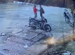 Crime News: સુરતના વરાછા વિસ્તારમાં યુવકની હત્યા, ઘટના સીસીટીવીમાં કેદ