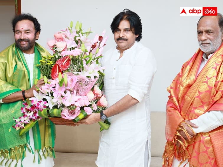 State BJP president Kishan Reddy has asked Janasena chief Pawan Kalyan to support him in the Telangana elections Telangana Janasena - BJP :  పవన్ కల్యాణ్‌తో కిషన్ రెడ్డి, లక్ష్మణ్ భేటీ -  కలిసి పోటీ చేయబోతున్నారా ?