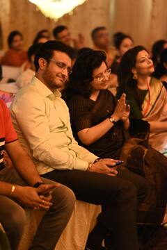 Sourav-Dona Ganguly: পাড়ার পুজোর উদ্বোধনে সস্ত্রীক সৌরভ, উপহার দিলেন চারাগাছ