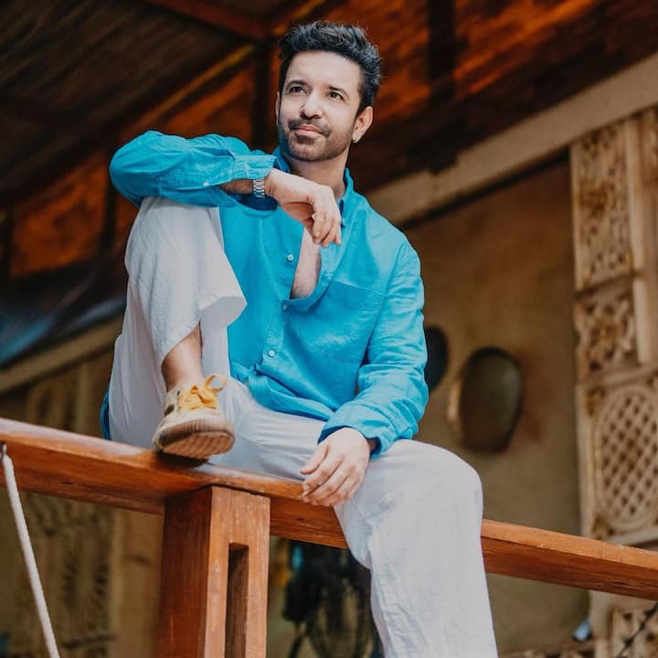 Aamir Ali: Actor Aamir Ali, who was recently seen in The Trial, will also show his dancing skills. He was reportedly also offered Bigg Boss 17 but he chose to be a part of Jhalak. (Image: Instagram/@aamirali)