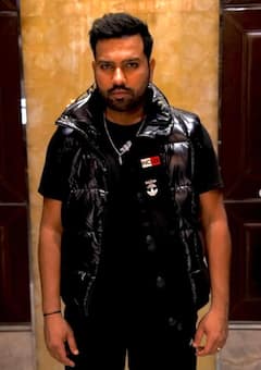 Rohit Sharma: ਭਾਰਤੀ ਕਪਤਾਨ ਰੋਹਿਤ ਸ਼ਰਮਾ ਨੇ ਆਪਣੇ ਬੱਲੇ ਤੋਂ ਬਾਅਦ ਨਵੇਂ ਲੁੱਕ ਨਾਲ ਦਿਖਾਇਆ ਕਮਾਲ, ਫੈਨਜ਼ ਵੀ ਹੋਏ ਦੀਵਾਨੇ