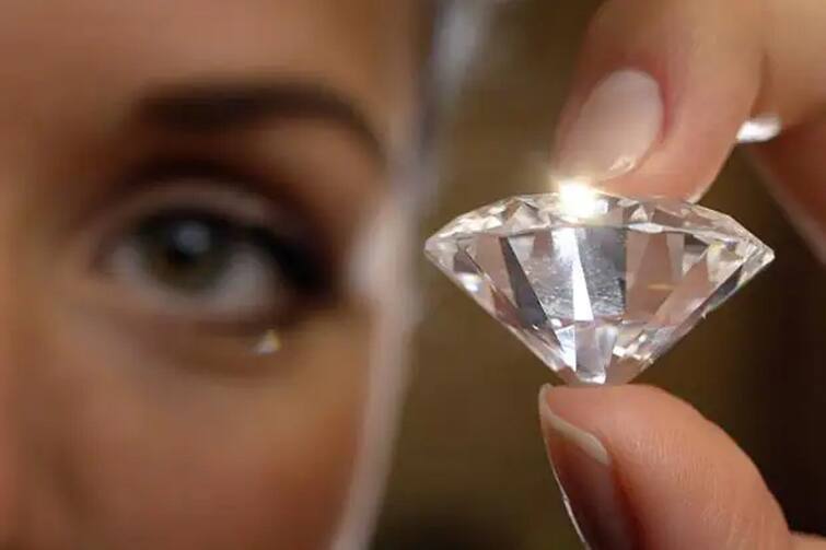 Surat News: Diamond Vepari looted by gathiya in nepal, more than 6 lakh rupees cheated by accused 'સસ્તાં ફેન્સી હીરા ખરીદવા હોય તો નેપાળ આવી જાઓ...' ઠગોએ સુરતના હીરા વેપારીને નેપાળ બોલાવી 6 લાખ લૂંટ્યા