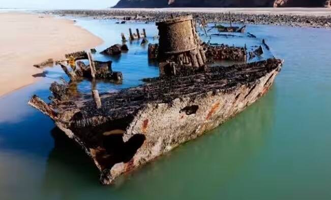 આજે પણ પૃથ્વીનો છેડો કહેવાતી આ જગ્યા પર અનેક માનવ હાડપિંજર જોવા મળે છે. ત્યાં સેંકડો વહાણના ભંગાર જોવા મળે છે, જે ઘણા વર્ષો પહેલા ત્યાં પહોંચ્યા હતા.