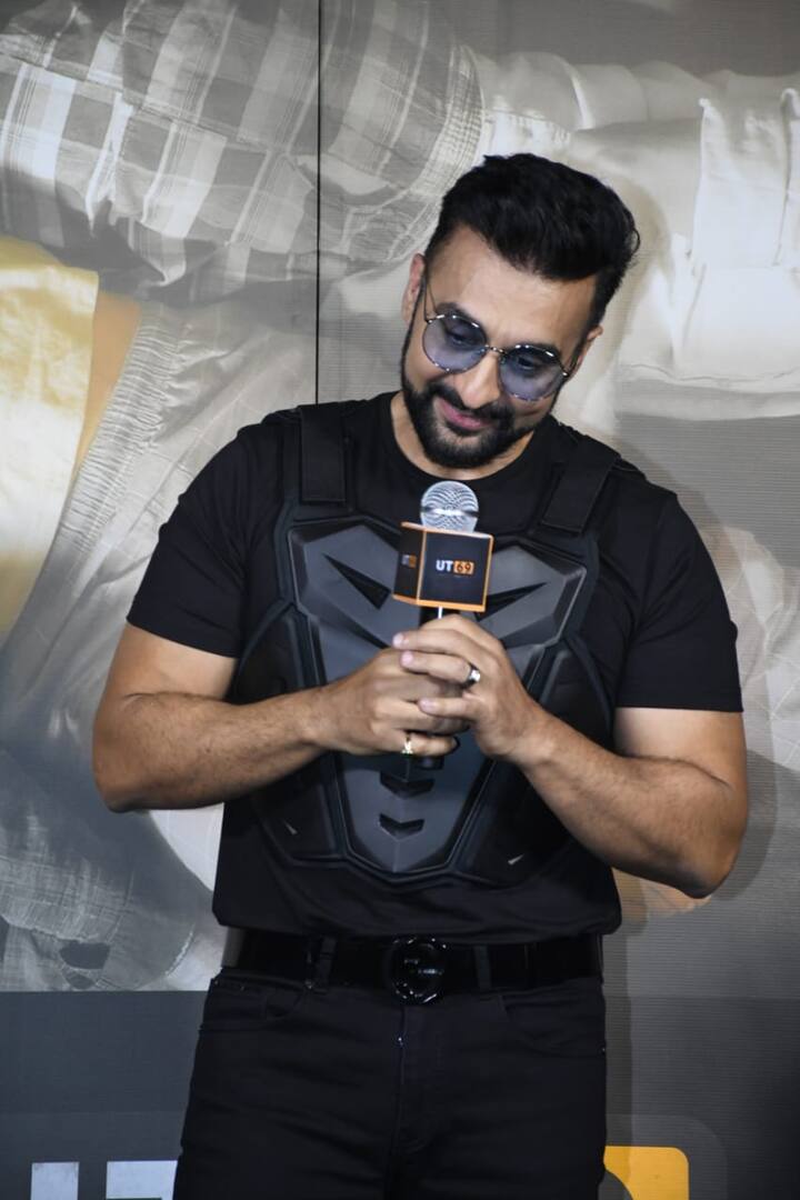 राज कुंद्राचा UT 69 हा चित्रपट लवकरच प्रेक्षकांच्या भेटीस येणार आहे. या चित्रपटाचा ट्रेलर देखील रिलीज करण्यात आला आहे. (Photo Credit : Manav Manglani)