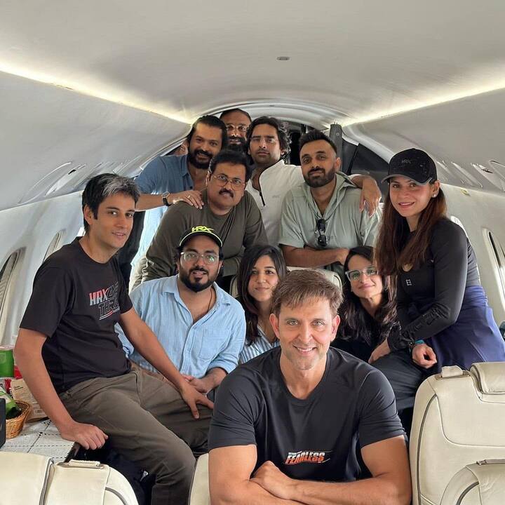 सिद्धार्थ आनंद यांनी शेअर केलेल्या पोस्टरवर चाहते हा सिनेमा 1000 कोटींचा टप्पा पार करणार, अशा कमेंट्स करत आहेत. (Image Credit : Hrithik Roshan Facebook)