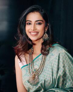 Meenaakshi Chaudhary Photo: પ્રભાસની સાલારમાં જોવા મળશે સાઉથની આ હોટ એક્ટ્રેસ, પપ્પા છે આર્મીમાં અને પોતે છે ડોક્ટર