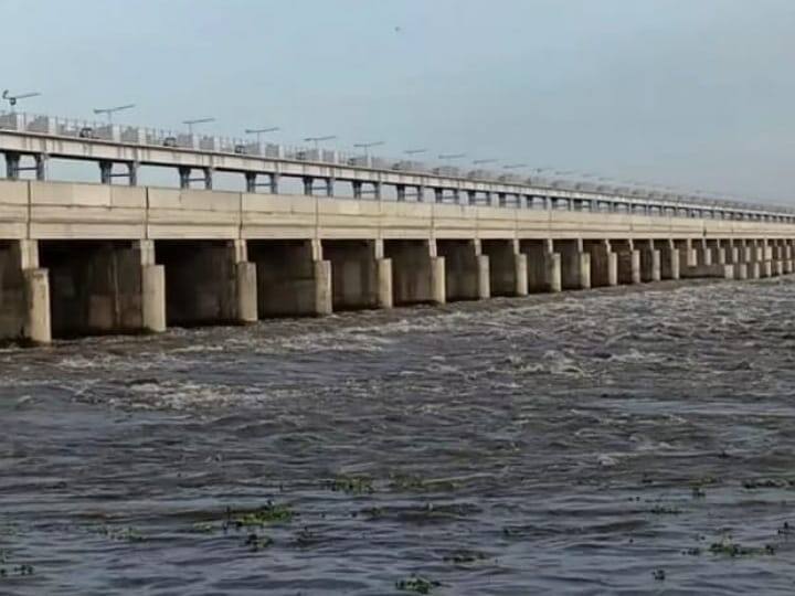 Karur Mayanur Kadhavanai Increase in water supply TNN கரூர் மாயனூர் கதவணைக்கு தண்ணீர் வரத்து அதிகரிப்பு
