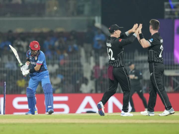 ODI World Cup 2023 NZ vs AFG match highlights New Zealand defeat Bangladesh by 149 runs at MA Chidambaram Stadium NZ vs AFG: न्यूजीलैंड ने लगाया जीत का चौका, चेन्नई में अफगानिस्तान को चटाई धूल, फिलिप्स-लाथम के बाद सैंटनर-फर्ग्यूसन चमके