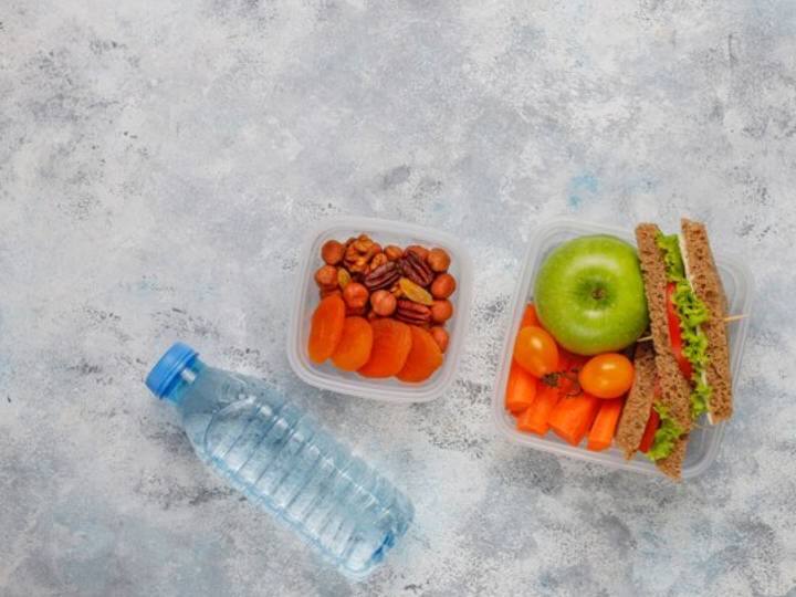 Here why you should not drink water immediately after eating इन चीजों