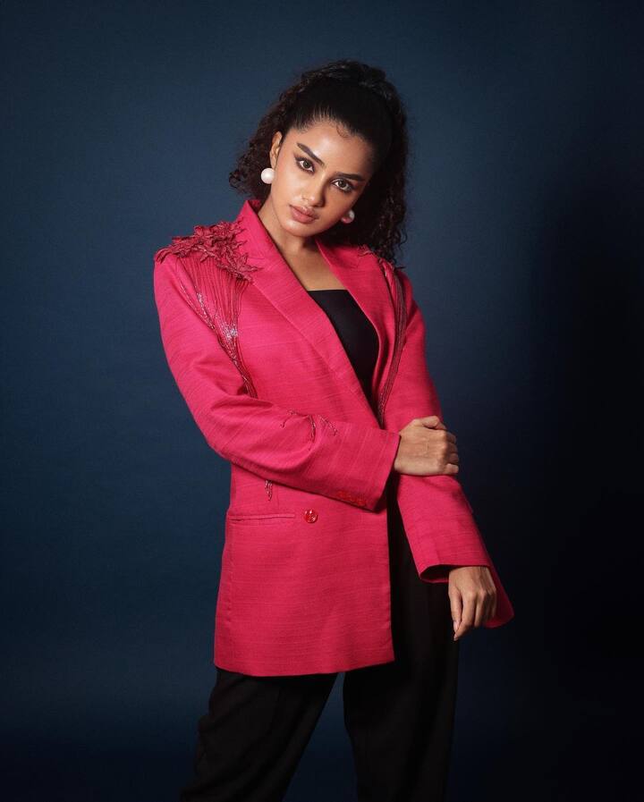 అనుపమ పరమేశ్వరన్ లేటెస్ట్ ఫోటోలను ఇక్కడ చూడండి.